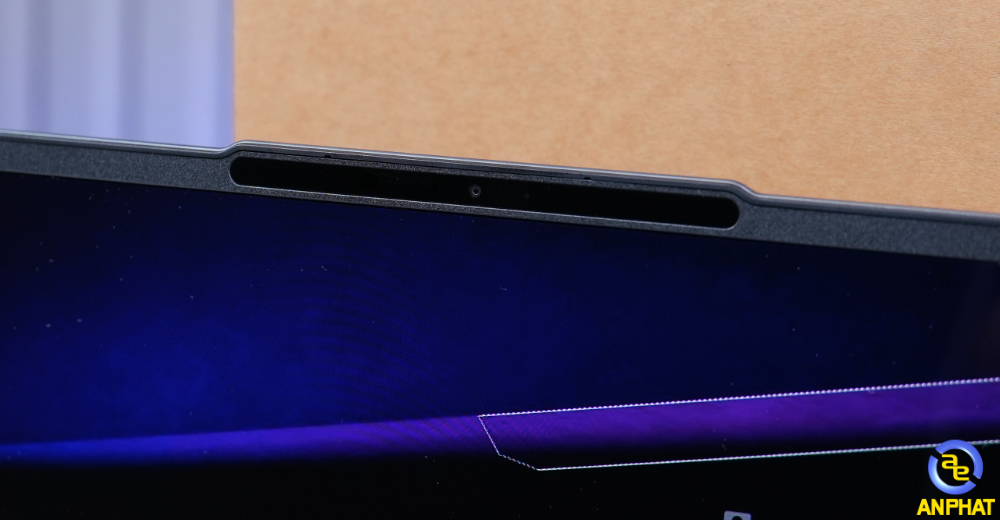Laptop Lenovo Yoga Slim 7 14IPH11 83QM002FVN