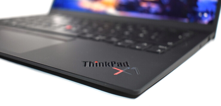 Laptop Lenovo Thinkpad X1 Carbon Gen 9 20XW009UVN (Core™ i7-1165G7 | 8GB |  512GB | Intel Iris Xe | 14 inch WUXGA | Win 10 | Đen)