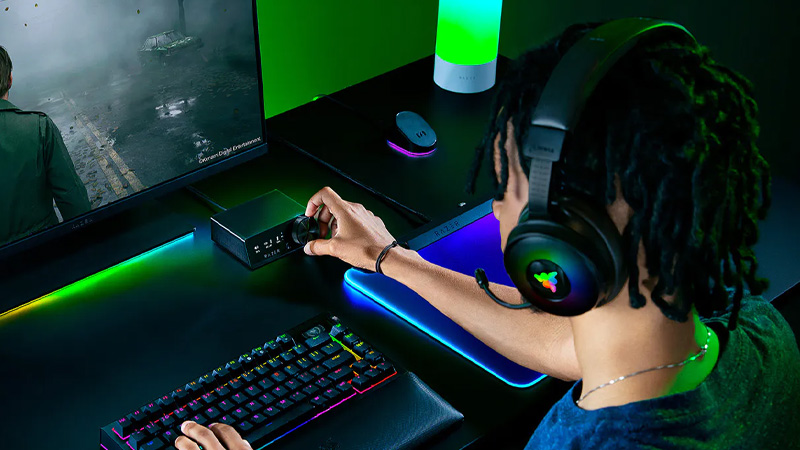 Tai nghe Razer Kraken V4 Pro OLED Control Hub