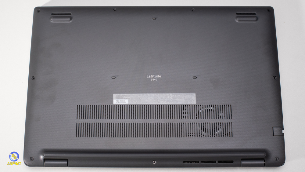 Laptop Dell Latitude 3540 71038100 Mặt lưng