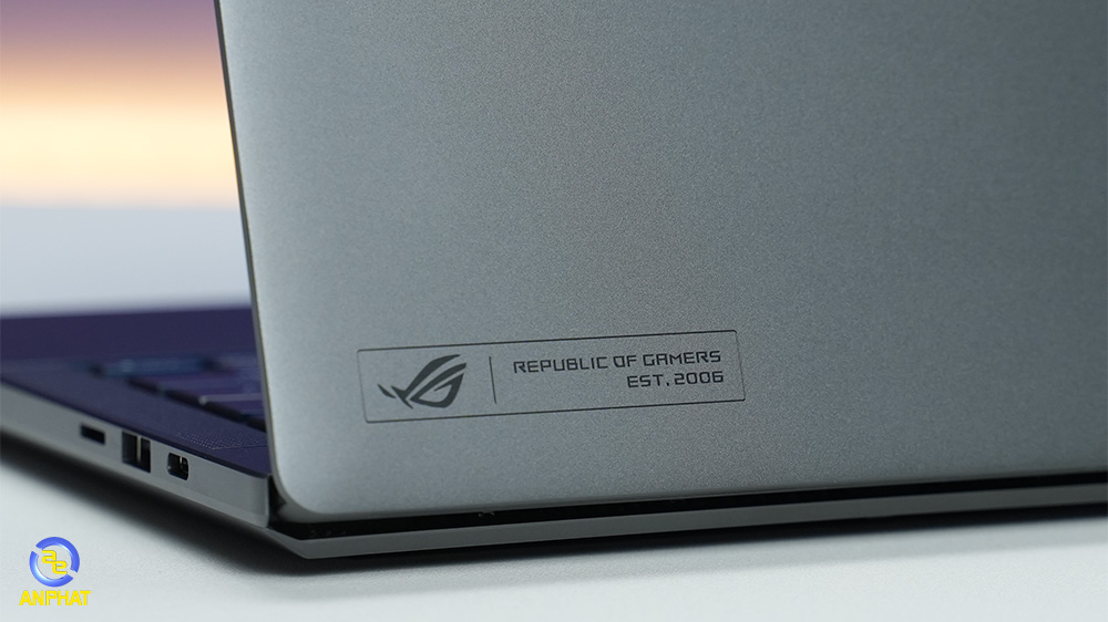 Laptop Asus Gaming ROG Zephyrus G14 GA403WR-QS103WS 