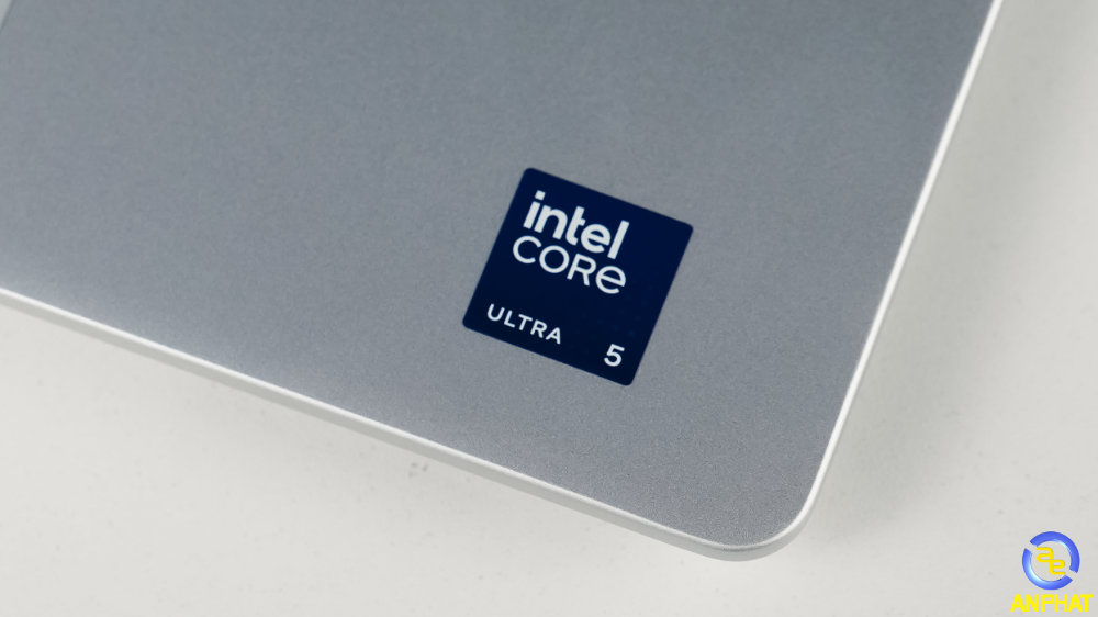 Laptop HP OmniBook 7 14-fr0033TU C1MN2PA
