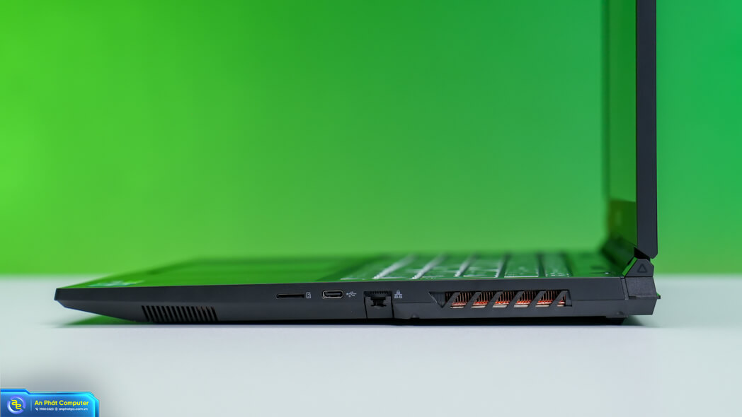 Laptop GIGABYTE G6 KF-H3VN854KH 