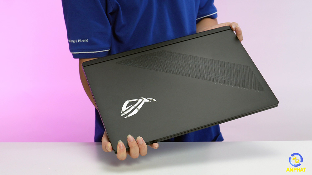 Laptop ASUS ROG Strix SCAR 18 G835LX-SA193W