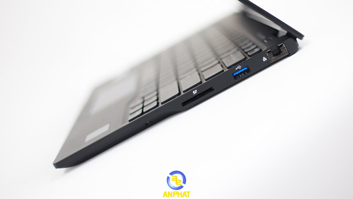 Laptop Fujitsu Lifebook U9311 (Core™ i7-1165G7 | 16GB | 1TB | Intel Iris Xe | 13.3 inch FHD | FreeDos | Đen) - ANPHATPC.COM.VN
