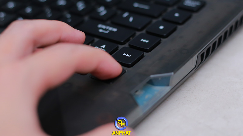 Laptop Asus ROG Strix SCAR 15 G533QR-HQ081T - ANPHATP.COM.VN