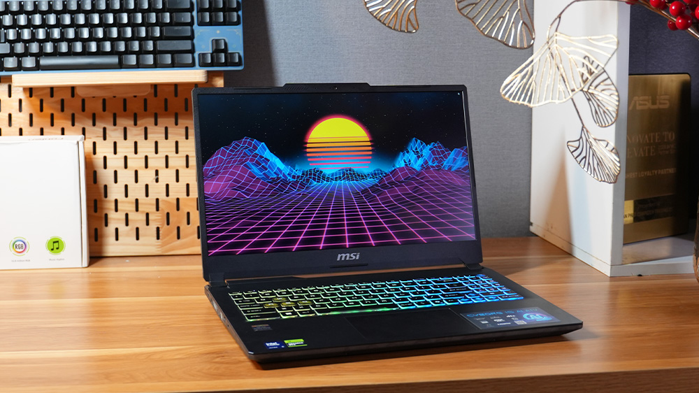Laptop Gaming MSI Cyborg 15 AI A1VEK-245VN