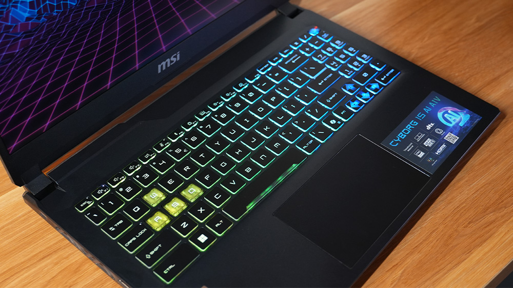 Laptop Gaming MSI Cyborg 15 AI A1VEK-245VN