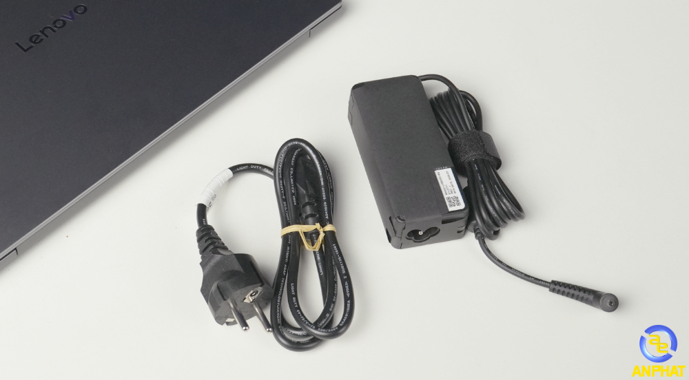 Laptop Lenovo IdeaPad Slim 3 14IPH11 83UQ003PVN