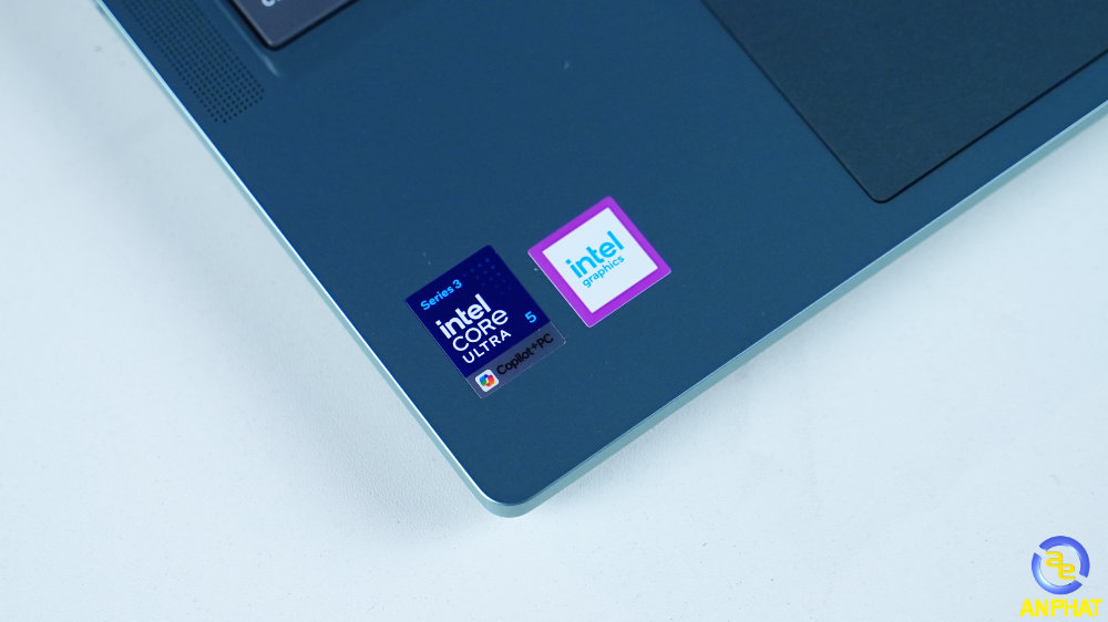 Laptop Lenovo IdeaPad Slim 3 14IPH11 83UQ006TVN