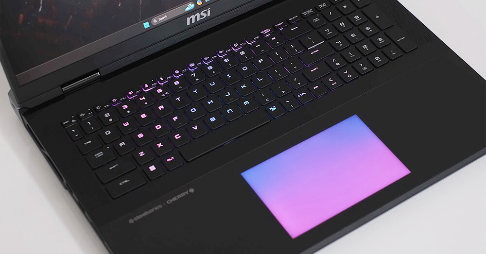 MSI Titan 18 HX: Laptop gaming hơn 100 triệu đồng với touchpad phát sáng