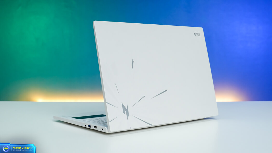 Laptop Acer Gaming Nitro Lite 16 NL16-71G-71UJ: Hiệu Năng Cực Đỉnh - Trắng Đẹp Xuất Sắc