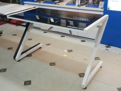 Bàn chơi game APC Chữ Z - Mặt kính WHITE